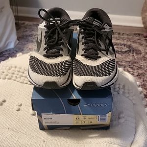 Womens Brooks Revel